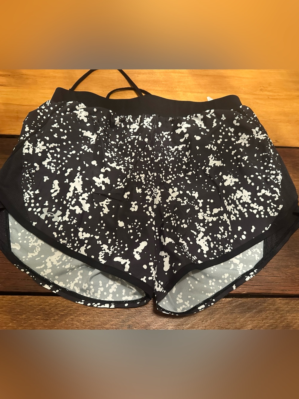 Under Armour Black HeatGear Performance Shorts size small